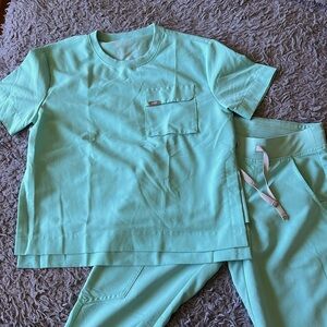 Figs scrub set. XS top & bottom
